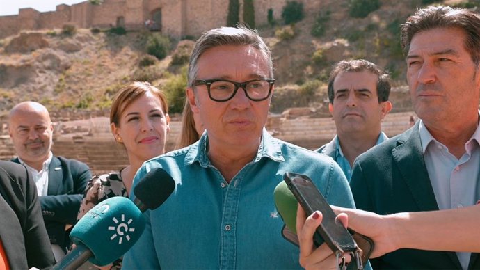 El portavoz de Vox en el Parlamento de Andalucía, Manuel Gavira, este viernes en declaraciones a los medios en Málaga.