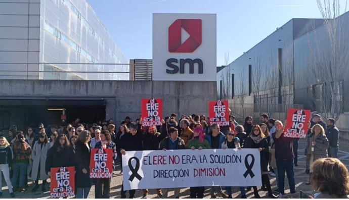 Archivo - Protesta de trabajadores contra el ERE en SM