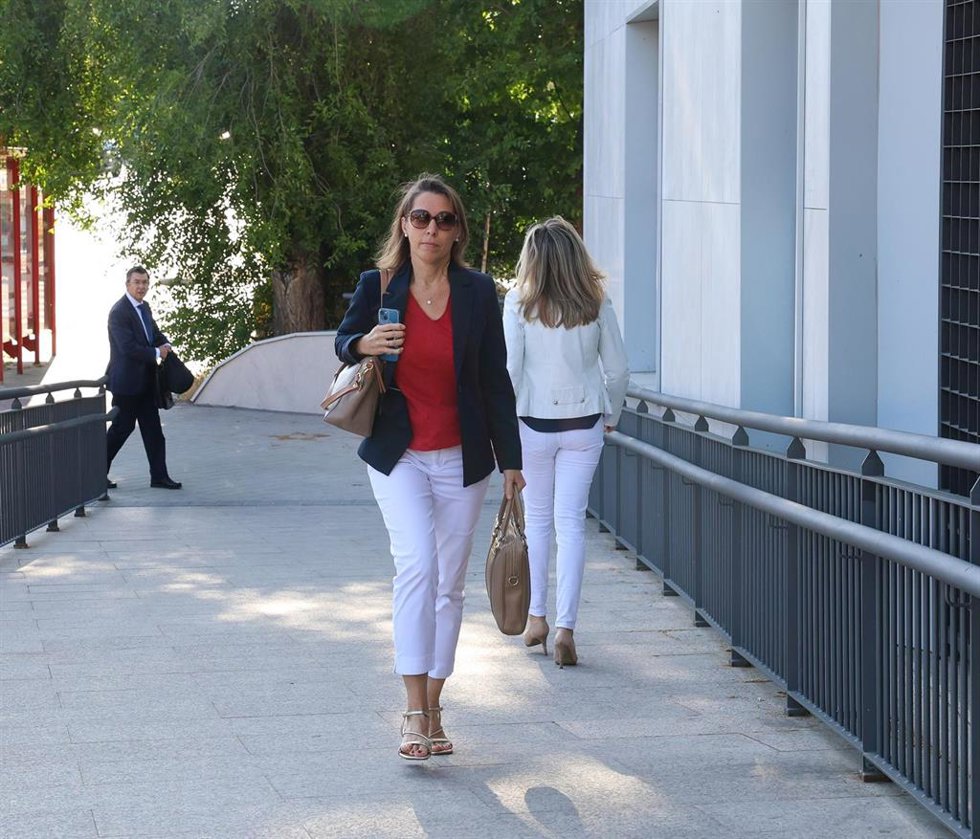 La directora del gabinete de Presidencia de la Real Federación Española de Fútbol (RFEF), Elvira Andrés, a su llegada al Juzgado de Primera Instancia e Instrucción Número 4 de Majadahonda, a 24 de mayo de 2024, en Majadahonda, Madrid (España).