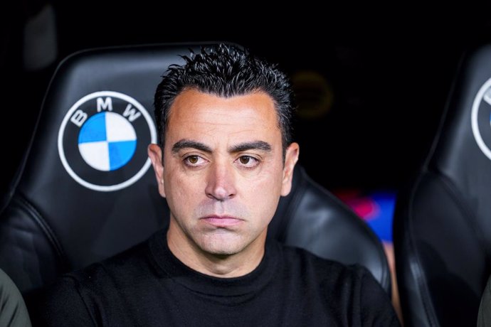 Archivo - Xavi Hernandez, head coach of FC Barcelona, looks on during the Spanish League, LaLiga EA Sports, football match played between Real Madrid and FC Barcelona at Santiago Bernabeu stadium on April 21, 2024 in Madrid, Spain.