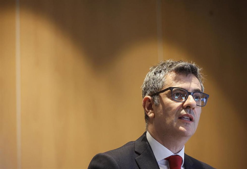 El ministro de la Presidencia, Justicia y Relaciones con las Cortes, Félix Bolaños, interviene durante una reunión con la delegada del Gobierno, en la Delegación del Gobierno, a 24 de mayo de 2024, en Valncia, Comunidad Valenciana (España).