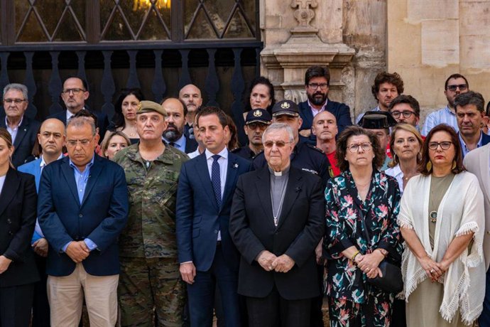 El presidente del Consell de Mallorca, Lloren Galmés, en el minuto de silencio por el derrumbe en Playa de Palma.