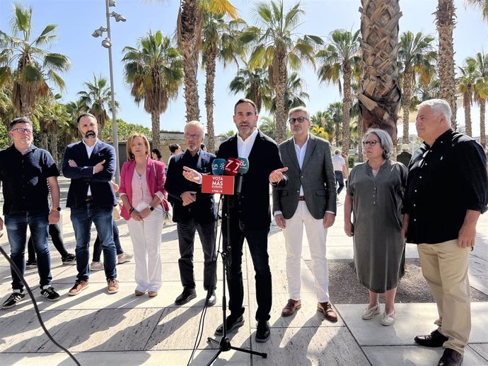 El portavoz socialista en el Ayuntamiento de Málaga, Daniel Pérez, en rueda de prensa.