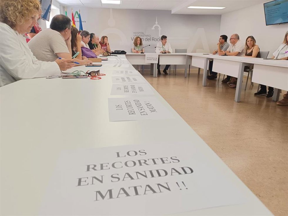 Reunión de miembros de CCOO con la Gerencia del hospital