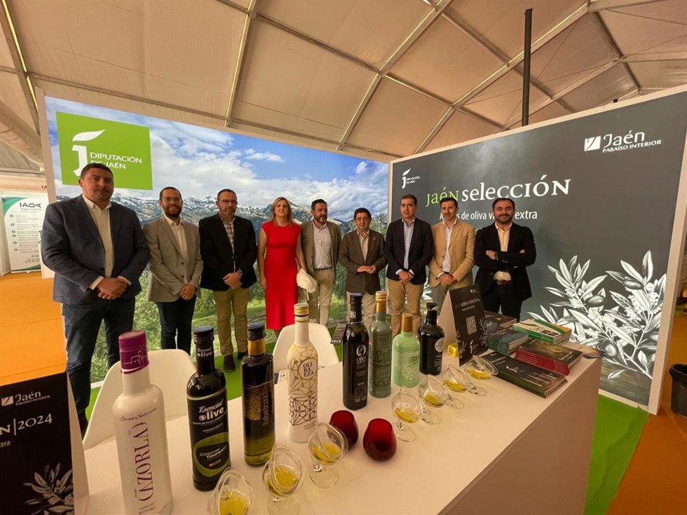 Reyes (4d), durante la visita a Futuroliva.