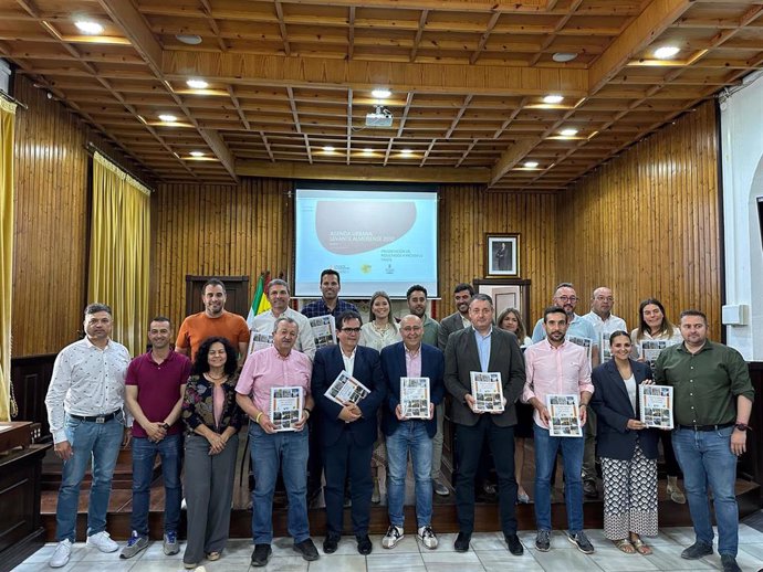 Reunión entre la Diputación de Almería y los alcaldes y responsables técnicos de los 13 municipios que conforman la aglomeración urbana del Levante Almeriense.