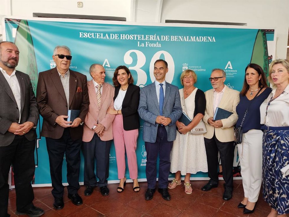 La consejera de Empleo, Empresa y Trabajo Autónomo, Rocío Blanco, ha participado este viernes en el acto conmemorativo por el 30 aniversario de la Escuela de Hostelería La Fonda.