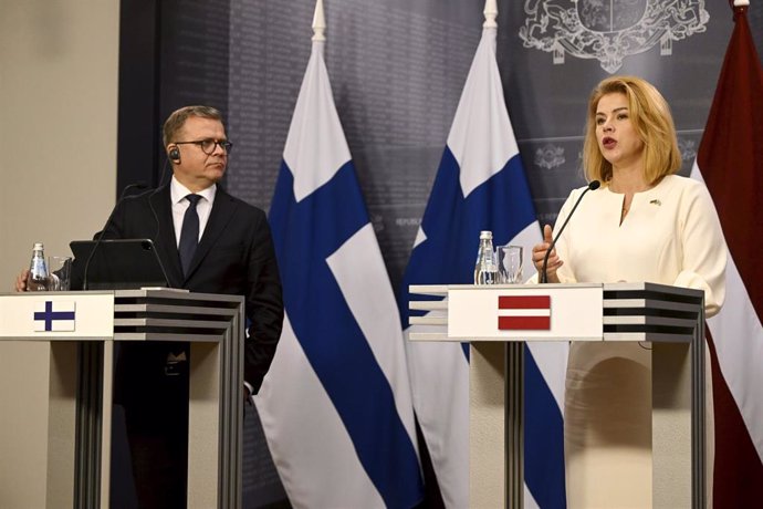 La primera ministra de Letonia, Evika Silina, y su homólogo finlandés, Petteri Orpo.
