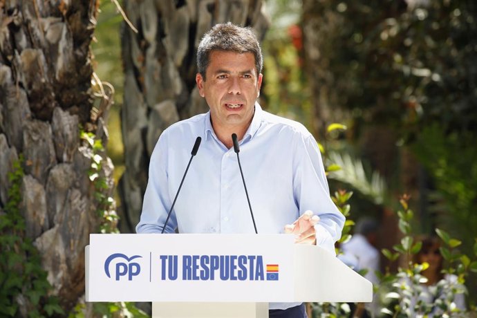 El president del PPCV i president de la Generalitat Valenciana, Carlos Mazón, intervé durant un acte sectorial d'Economia, al Parc Municipal El Palmerar d'Elx, a 24 de maig del 2024, a Elx, Alacant, Comunitat Valenciana (Espanya). 