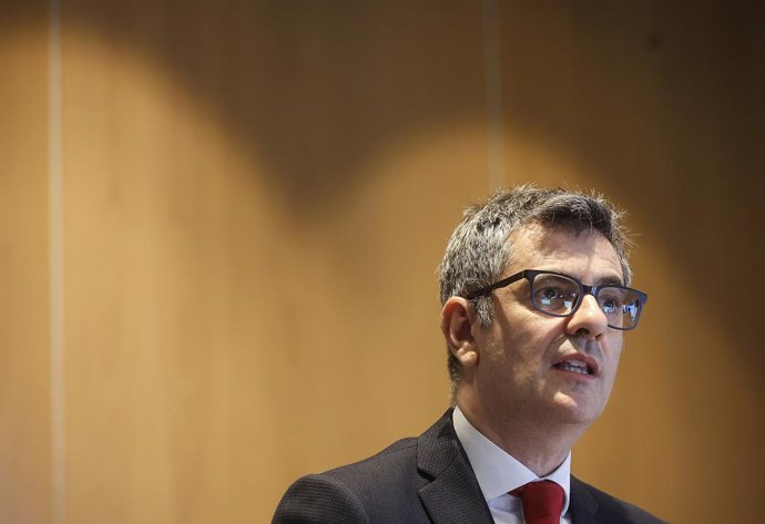 El ministre de la Presidència, Justícia i Relacions amb les Corts, Félix Bolaños, intervé durant una reunió amb la delegada del Govern, en la Delegació del Govern, a 24 de maig del 2024, a València, Comunitat Valenciana (Espanya).