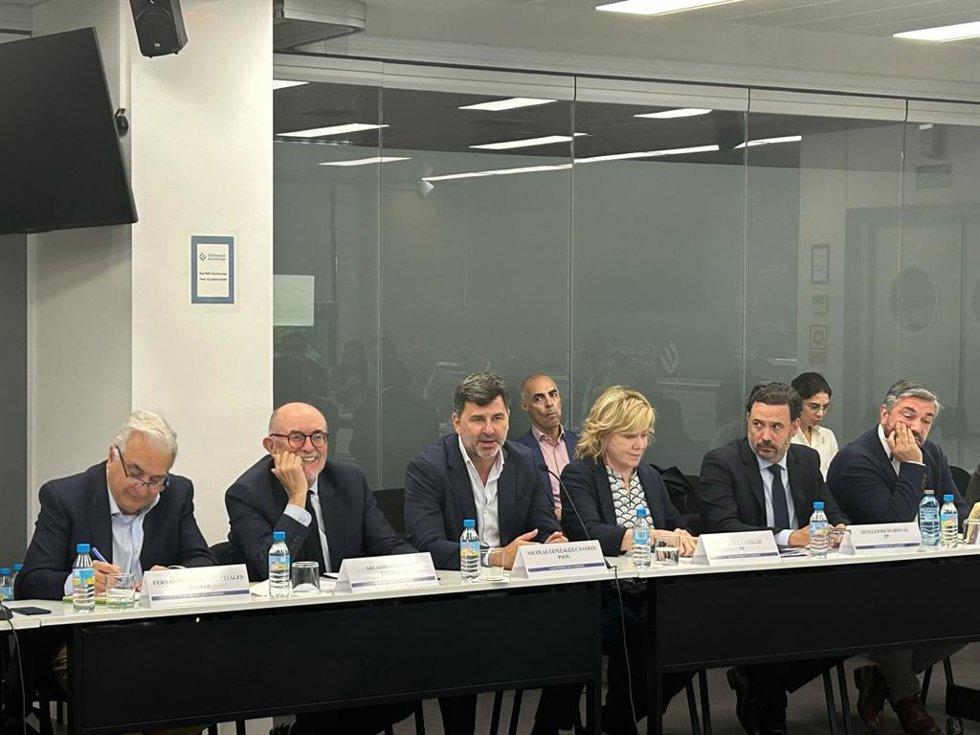 El eurodiputado gallego y candidato socialista, Nicolás González Casares, en el debate del Club Español de la Energía