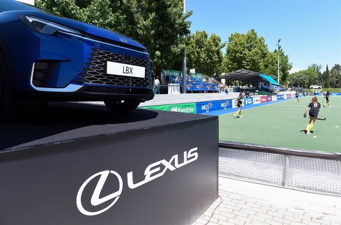 Un vehículo de Lexus expuesto en la Final Four de las ligas de Hockey sobre Hierba de 2024 en el Club de Campo Villa de Madrid, 