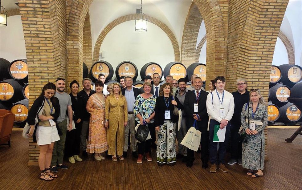 Foto de familia de un encuentro de Andalucía Trade en el Consejo Regulador de Jerez en el marco de Vinoble.