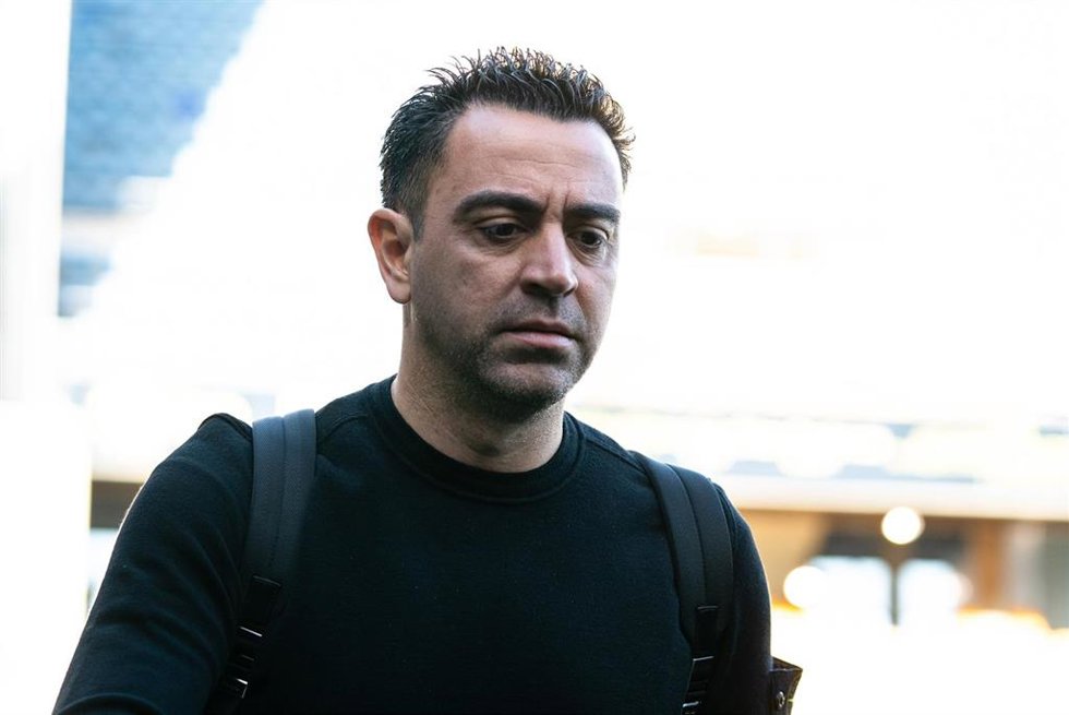 Archivo - Xavi Hernandez, head coach of FC Barcelona, looks on during the Spanish league, La Liga EA Sports, football match played between Cadiz CF and FC Barcelona at Nuevo Mirandilla stadium on April 13, 2024, in Cadiz, Spain.