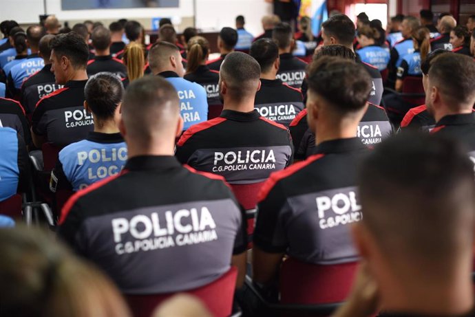 Agentes de la Policía Local y de la Policía Canaria