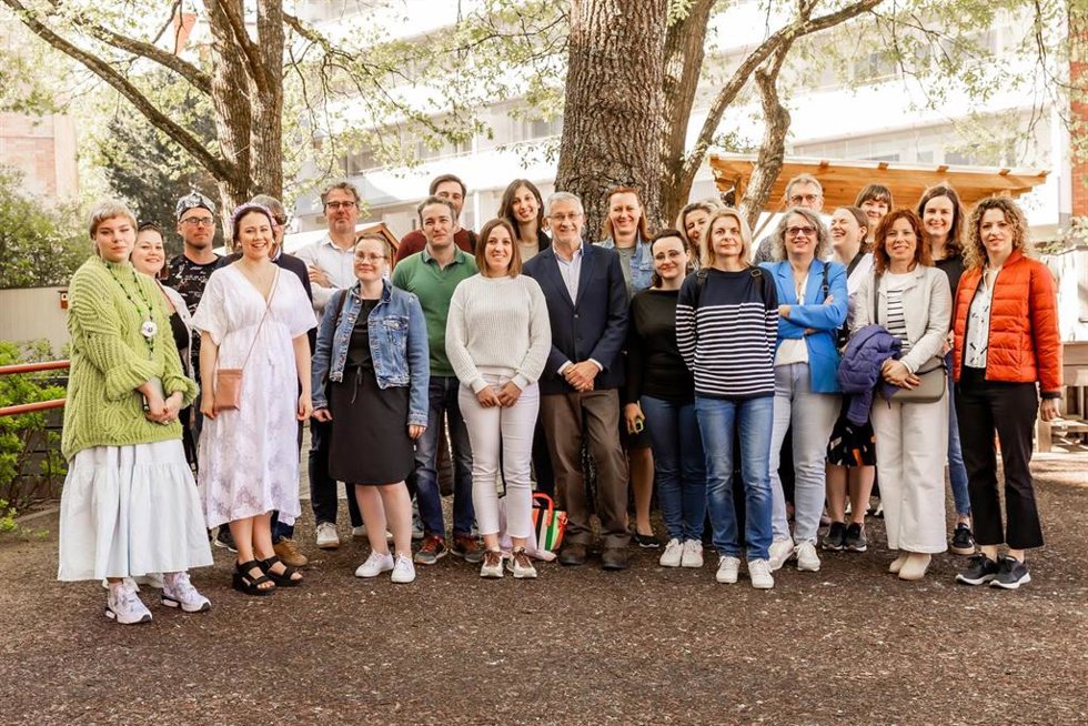 El vicepresidente Félix Taberna y Luis Campos junto al resto de la comitiva navarra que ha mantenido un encuentro de trabajo en Finlandia y los socios regionales del proyecto NEAR