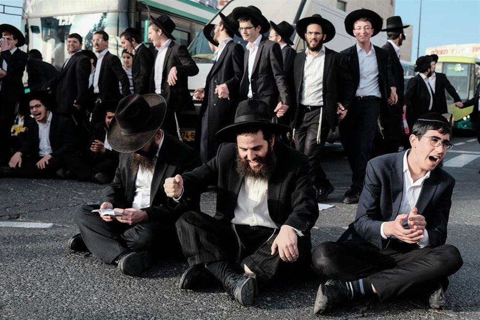 Archivo - Imagen de archivo de judíos ortodoxos durante una protesta en Israel.