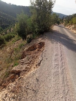 Desprendimiento en una cuneta de la Transversal de Las Villas.