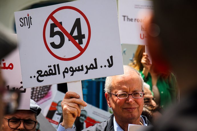 Periodistas durante una concentración en Túnez en apoyo a la libertad de prensa y la libertad de expresión
