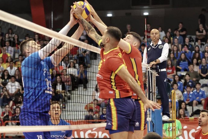 La selección española de voleibol, durante la European Golden League.