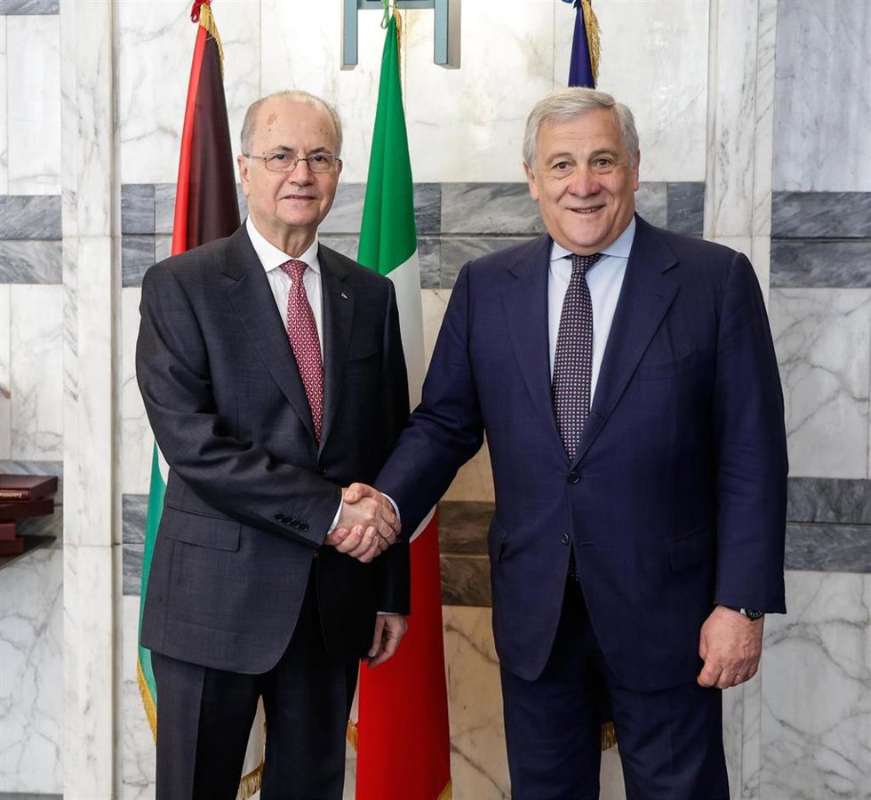 Mohamed Mustafá y Antonio Tajani (D)