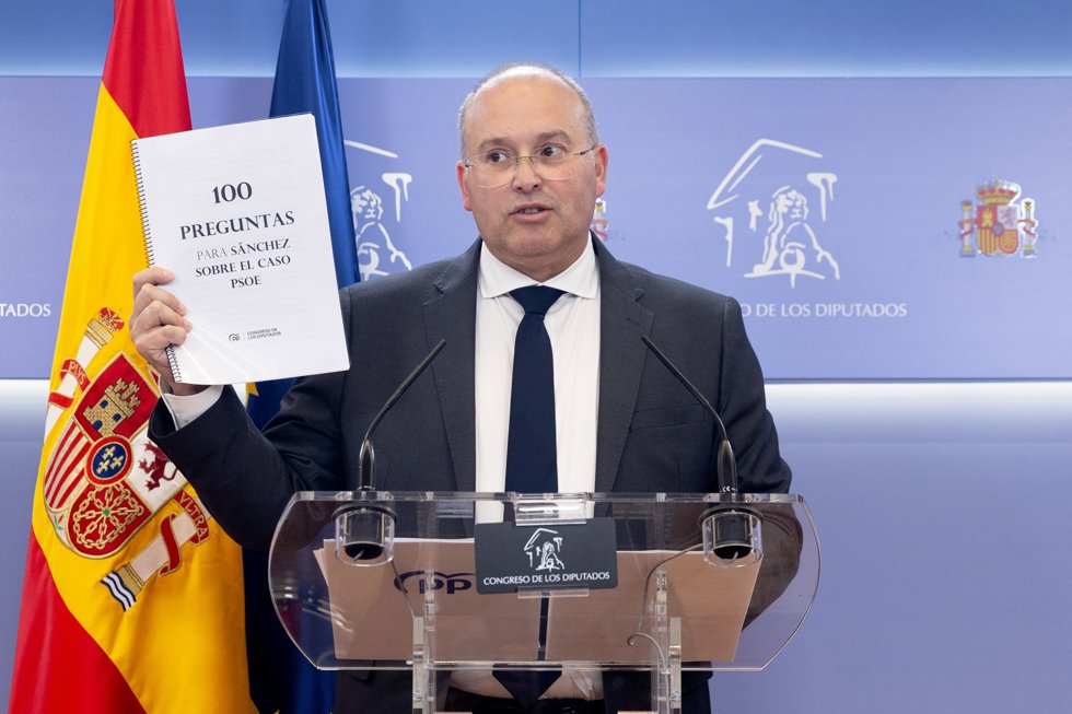 El portavoz del PP en el Congreso, Miguel Tellado, durante una rueda de prensa posterior a la Junta de Portavoces, en el Congreso de los Diputados, a 21 de mayo de 2024, en Madrid (España).