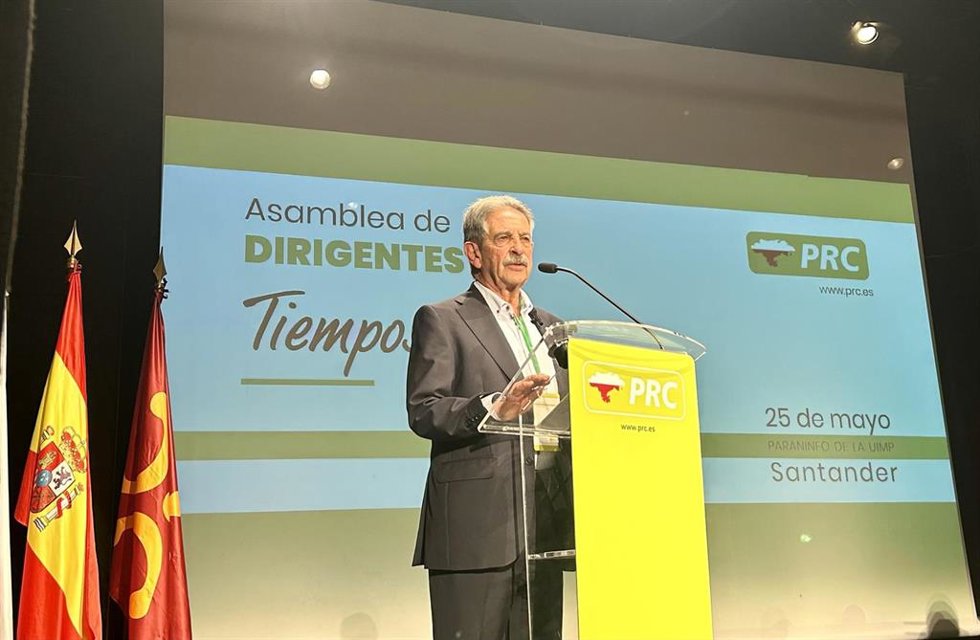 Revilla en la Asamblea de Dirigentes del PRC.