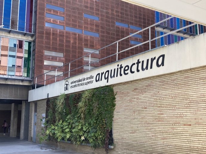 Exterior de la Escuela Superior de Arquitectura de Sevilla, en el campus de Reina Mercedes.
