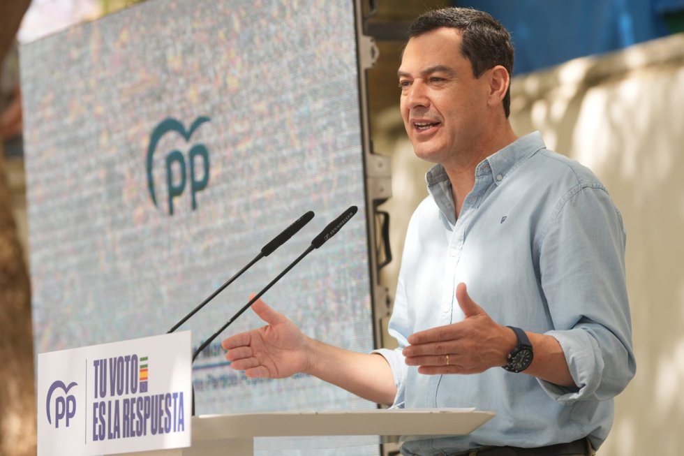 El presidente de la Junta y del PP-A, Juanma Moreno, este sábado durante un acto de las europeas en El Puerto de Santa María (Cádiz).