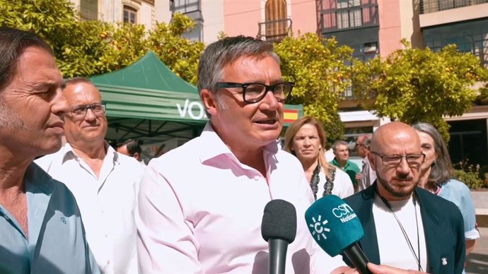 El portavoz de Vox en el Parlamento de Andalucía, Manuel Gavira, este sábado en Jaén en declaraciones a los medios.
