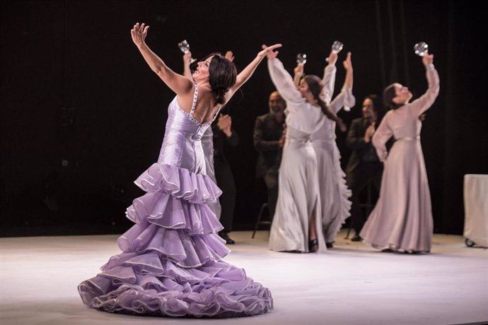 Palmas y baile en la ceremonia nupcial del espectáculo 'Sí, quiero', de la Compañía Mercedes de Córdoba.