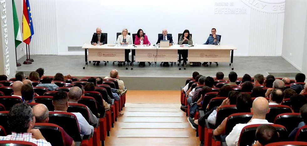 Acto con la rectora de la Universidad de Huelva, María Antonia Peña, sobre la implantación del Grado de Medicina.