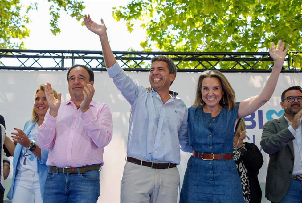 El presidente del PPCV y 'president' de la Generalitat, Carlos Mazón, y la secretaria general del PP, Cuca Gamarra
