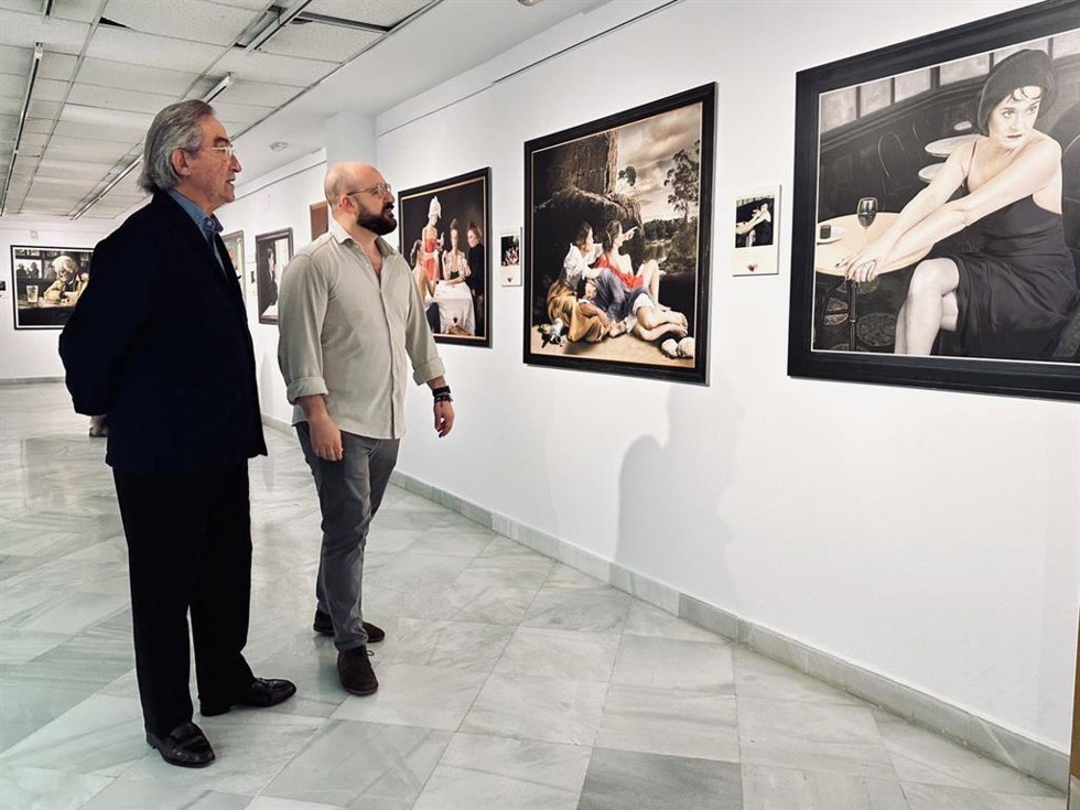 El alcalde de El Puerto de Santa María (Cádiz), Germán Beardo, en la inauguración de la exposición 'In vino veritas'.