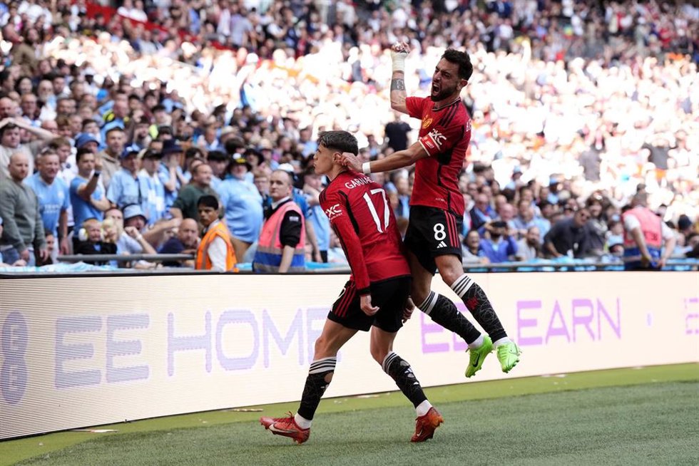 25 May 2024, United Kingdom, London: Manchester United's Alejandro Garnacho celebrates his goal with Manchester United's Bruno Fernandes (R) during the English Emirates FA Cup Final soccer match between Manchester City and Manchester Unite at Wembley St