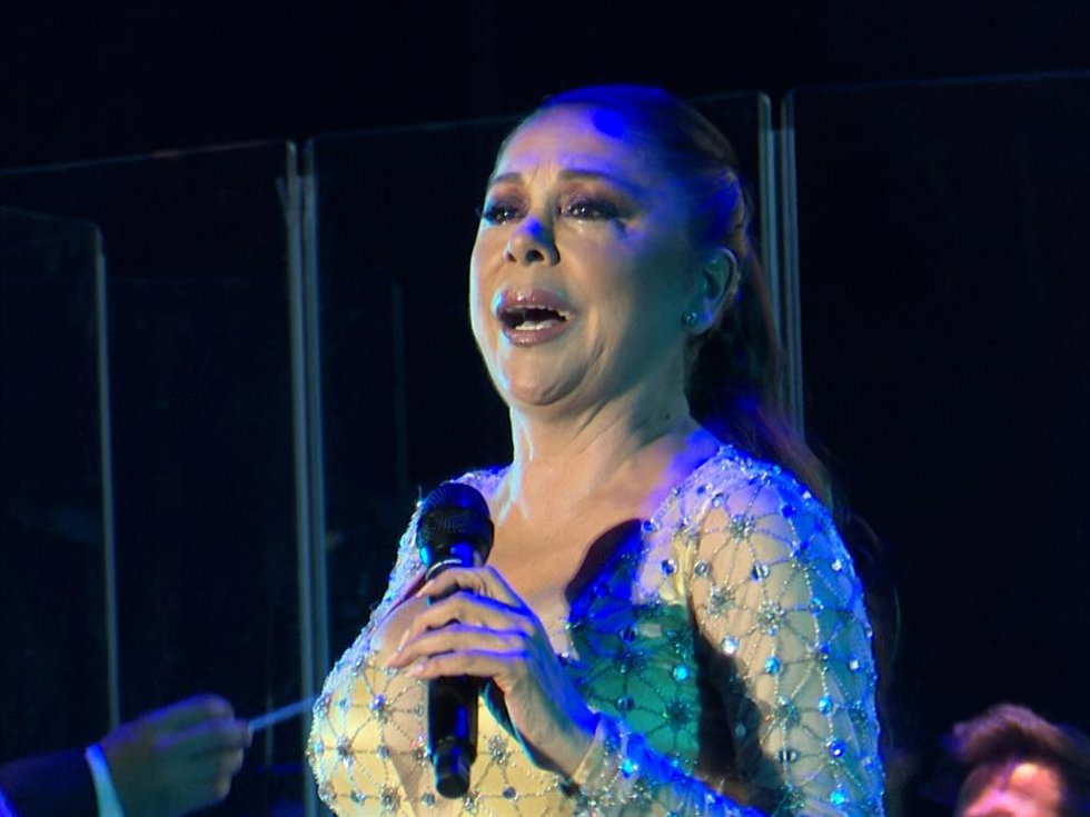 Isabel Pantoja en su concierto en Zaragoza.