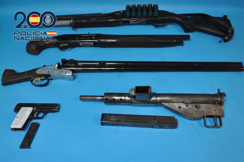 Detenido por guardar un subfusil automático británico utilizado de la Segunda Guerra Mundial
