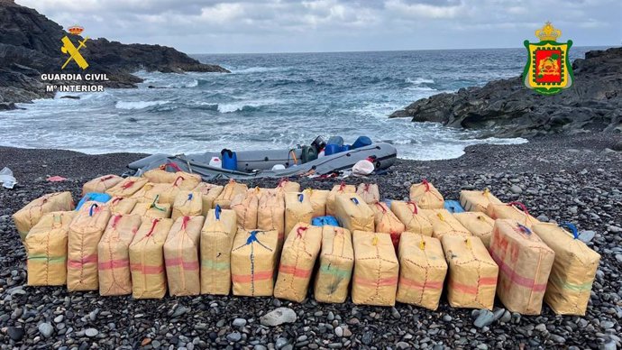 La Guardia Civil interviene una neumática con más de 1.610 kilos de hachís en la isla de Fuerteventura