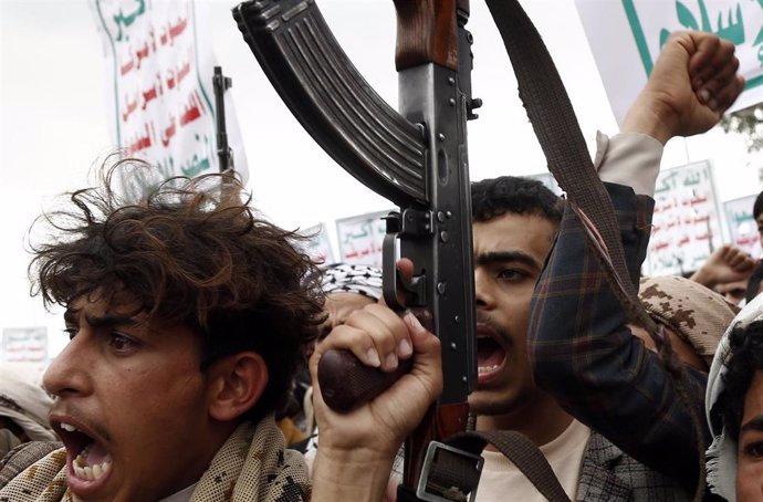 Archivo - Imagen de archivo de una protesta hutí en Saná (Yemen) 