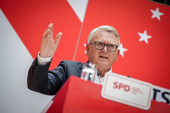Archivo - 22 April 2024, Berlin: Nicolas Schmit, European Commissioner for Employment, Social Affairs and Equal Opportunities and lead candidate of the Party of European Socialists (PES) for the European elections, gives a press conference after the Socia