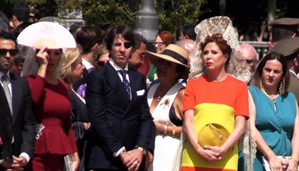 Ágatha Ruiz de la Prada asiste a la jura de bandera en Sevilla muy emocionada y con su icónico vestido