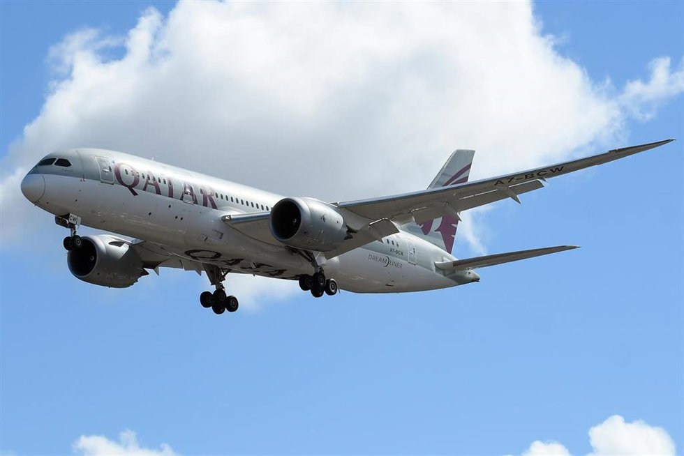 Archivo - Un avión de Qatar Airways