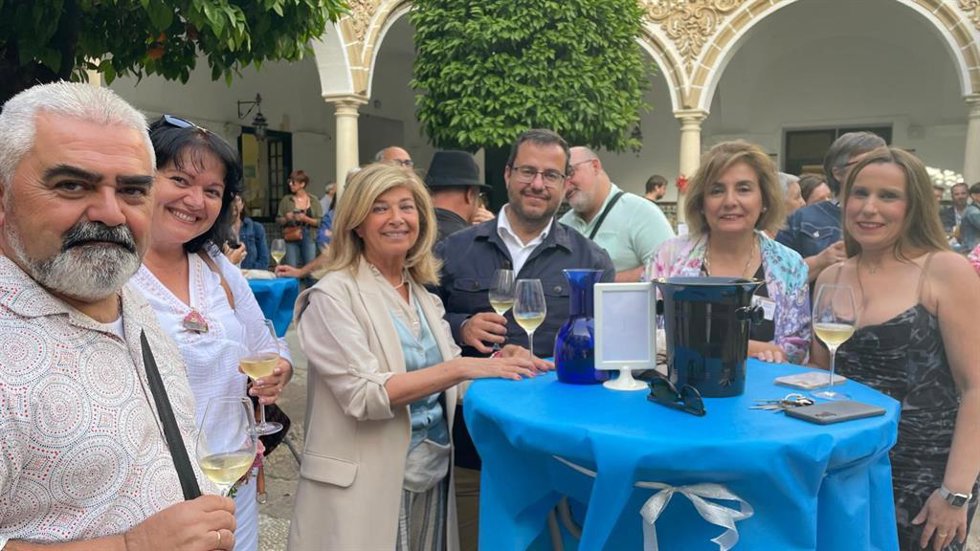 La delegada de Desarrollo Educativo en Cádiz, Isabel Paredes, en el acto en el IES Santo Domingo de El Puerto de Santa María (Cádiz).