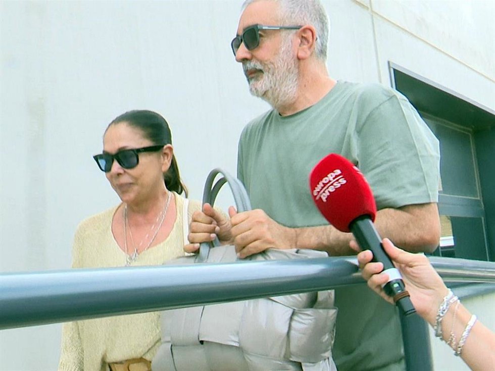 ISABEL PANTOJA Y SU HERMANO AGUSTÍN ABANDONAN ZARAGOZA