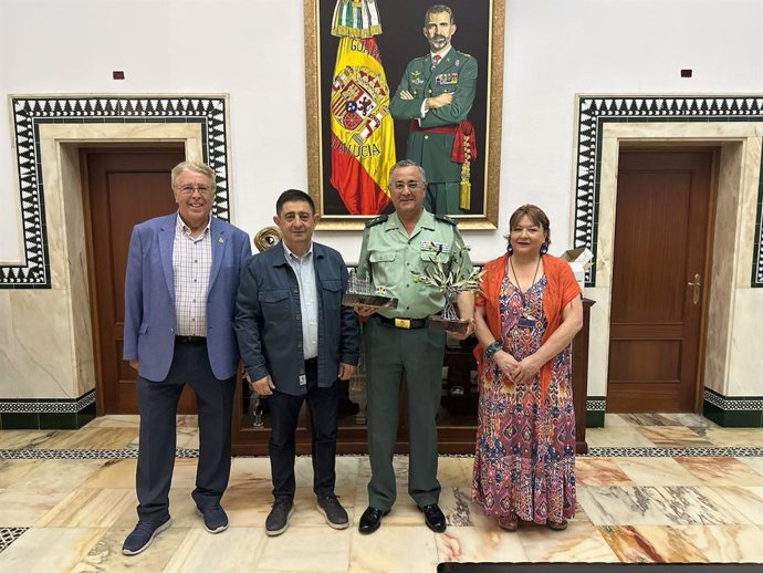 El presidente de la Diputación de Jaén, Paco Reyes, este domingo en el homenaje al general de brigada Luis Ortega, jefe de la IV Zona de la Guardia Civil.