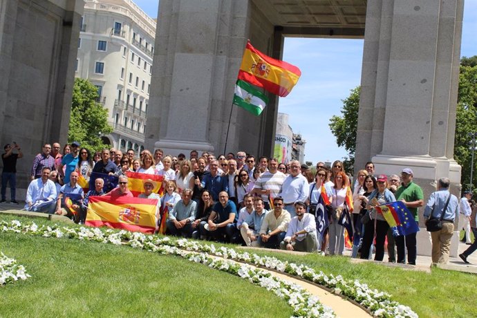 Imagen de los militantes del PP de Jaén, que han acudido este domingo al acto que ha convocado la dirección nacional de este partido en Madrid.