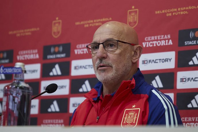 Archivo - 25 March 2024, Spain, Madrid: Spain's coach Luis de la Fuente speaks during a press conference for the team ahead of the International Friendly soccer matches against Spain and Brazil at the Las Rozas Soccer City. Photo: Federico Titone/Zuma Pre
