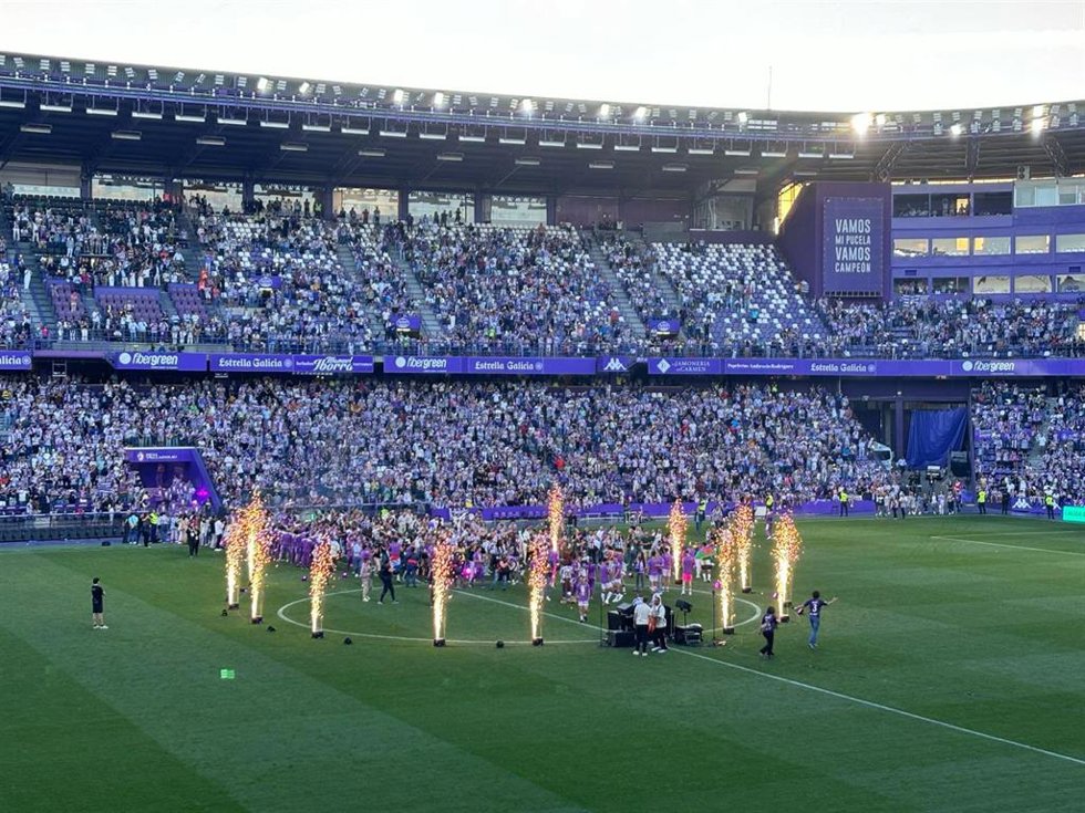 Celebración del Real Valladolid tras su victoria ante el Villareal B.