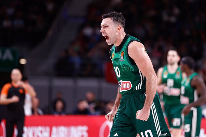 Archivo - Kostas Sloukas of Panathinaikos reacts during the Turkish Airlines EuroLeague, Regular Season, basketball match played between Real Madrid and Panathinaikos AKTOR Athens at Wizink Center pavilion on February 29, 2024, in Madrid, Spain.