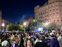 La plaza Zorrilla se tiñe de blanquivioleta tras el ascenso del Valladolid a Primera